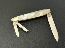 Bulldog Brand Mother of Pearl Celebrated Anglo Saxon 3 blade Whittler 1 Of 60