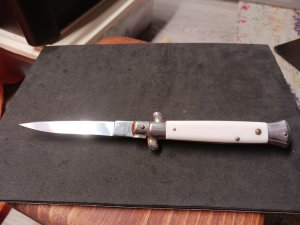 1980s edge co Model 120 White Pearlex Drop Point 9quot w instruction leaflet