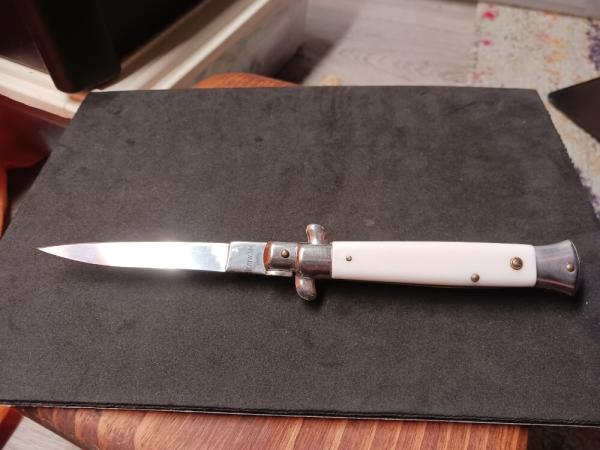 1980's edge co Model 120 White Pearlex Drop Point 9" w/ instruction leaflet 1980's edge co Model 120 White Pearlex Drop Point 9" w/ instruction leaflet