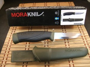 MORA MORAKNIV COMPANION HEAVY DUTY SWEDEN MADE CARBON STEEL HUNTING & SURVIVAL KNIFE & SCABARD NEW