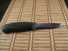 MORA MORAKNIV COMPANION HEAVY DUTY SWEDEN MADE CARBON STEEL HUNTING & SURVIVAL KNIFE & SCABARD NEW