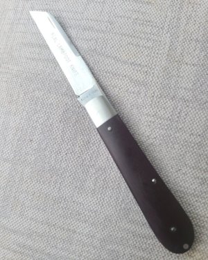 REAL LAMBSFOOT KNIFE..Aswhin Earl...#0021..3.5"..Burgundy linen ..8670..SS liners and bolsters