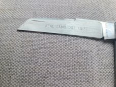 REAL LAMBSFOOT KNIFE..Aswhin Earl...#0021..3.5"..Burgundy linen ..8670..SS liners and bolsters