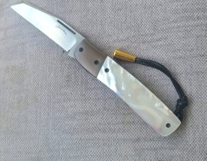 Vincenzo Balistreri Ragnar..3.75"....Mother of Pearl..AEB-L..liners..lanyard pin and bead..coa.slip