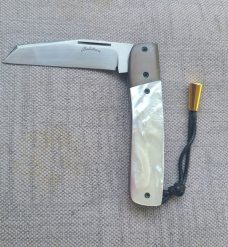 Vincenzo Balistreri Ragnar..3.75"....Mother of Pearl..AEB-L..liners..lanyard pin and bead..coa.slip