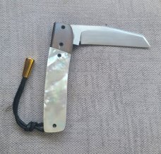 Vincenzo Balistreri Ragnar..3.75"....Mother of Pearl..AEB-L..liners..lanyard pin and bead..coa.slip