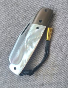 Vincenzo Balistreri Ragnar..3.75"....Mother of Pearl..AEB-L..liners..lanyard pin and bead..coa.slip