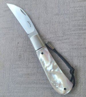 Vincenzo Balistreri Swayback..4"....Mother of Pearl..AEB-L..liners..lanyard pin and bead..coa.slip