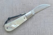 Vincenzo Balistreri Swayback..4"....Mother of Pearl..AEB-L..liners..lanyard pin and bead..coa.slip