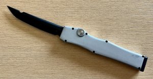 Microtech Halo 3 Clone Out The Front (OTF) Switchblade Knife, Gray Handle, Unused 