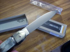 Hubertus Knife Solingen, Germany Large Size 11 Brazilian Horn Spear Point UNUSEDNIB
