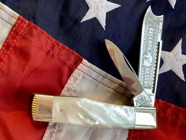 Bulldog Brand Hefty Gunstock Razor Knife w/ Brilliant Mother of Pearl Handles -NOS & Minty Bulldog Brand Hefty Gunstock Razor Knife w/ Brilliant Mother of Pearl Handles -NOS & Minty