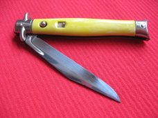 Colonial Shur-Snap Bow Tie Fish Tail Prov. U.S.A. Switchblade Knife