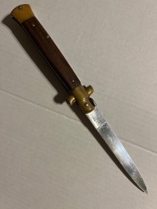 Broken Inox Stiletto-type switchblade