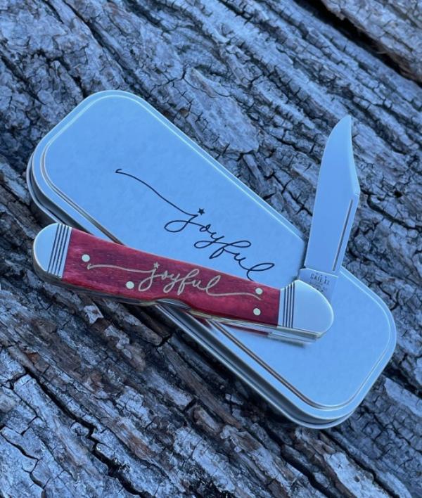 CASE XX ** 2023 CHRISTMAS OLD RED MINI COPPERLOCK WITH JOYFUL ARTWORK CASE XX ** 2023 CHRISTMAS OLD RED MINI COPPERLOCK WITH JOYFUL ARTWORK