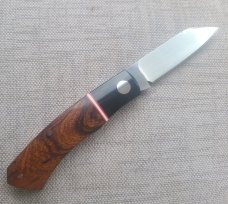 Willem Steenkamp Dino.3 5/8"..M390..Ironwood scales....micarta Bolstesters.. spacer...slip.pouch.coa