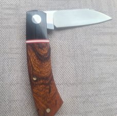 Willem Steenkamp Dino.3 5/8"..M390..Ironwood scales....micarta Bolstesters.. spacer...slip.pouch.coa
