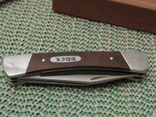 Buck in English Script Mustang Model # 701