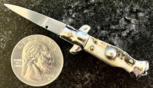 Miniature Italy Switchblade Knife, Vertical INOX Mark, Older Style, Interesting Stag Miniature Italy Switchblade Knife, Vertical INOX Mark, Older Style, Interesting Stag