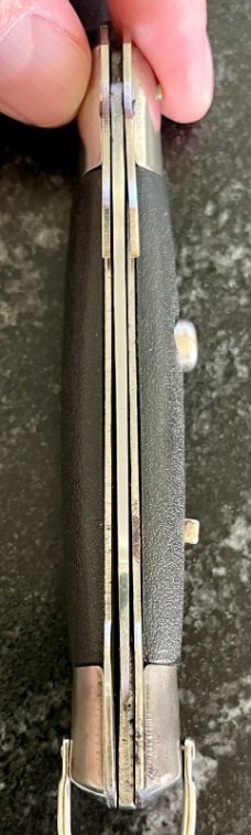 Rizzuto Estileto Milano Korea Clone Batwing Swing Guard Switchblade Knife  