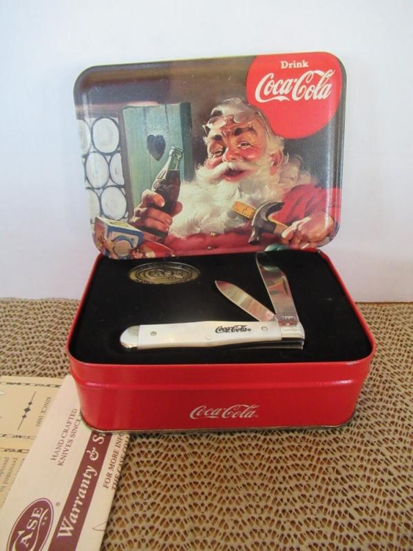 Case XX 2001 Pearl Christmas Edition Coca-Cola Santa  Half Coke Bottle Pattern # 8225 1/2  SS