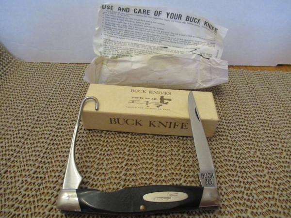 Buck Pre Date Code Rough Saw Cut Black Delrin Bird Knife Model #321 Buck Pre Date Code Rough Saw Cut Black Delrin Bird Knife Model #321