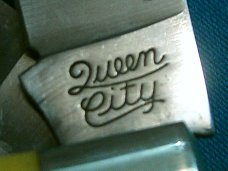 VINTAGE QUEEN CITY FACTORY 2ND YELLOW GUNSTOCK TRAPPER FOLDING POCKET KNIFE KNIVES OLD