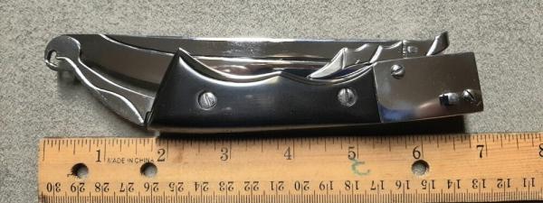Large Bowie Switchblade Knife with extended blade. Large Bowie Switchblade Knife with extended blade.