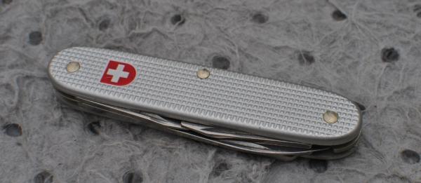 Swiss Army Victorinox Alox Soldiers Knife 6 Functions Aluminum Color Dated 2003