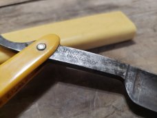 RARE FIND! W.R. Case & Sons Straight Razor - Unique Carrying Case - Vintage - "The Case Razor"