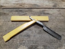 RARE FIND! W.R. Case & Sons Straight Razor - Unique Carrying Case - Vintage - "The Case Razor"