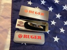 Case xx 2007 Peanut w Ruger Shield (MDL# 6220 SS) & Honey Bone Handles -NOS in M/NM Condition
