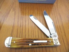 Case XX Select 2018 Pearl Shield Antique Bone Trapper Pattern # 6254
