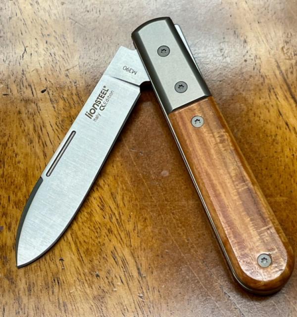 LionSTEEL Roundhead Barlow with Santos wood Handles and M390 Spearpoint Blade LionSTEEL Roundhead Barlow with Santos wood Handles and M390 Spearpoint Blade