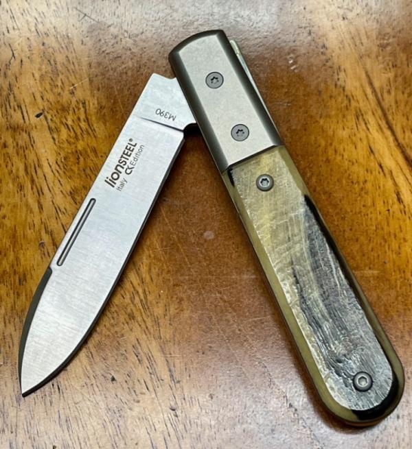 LionSTEEL Roundhead Barlow with Rams Horn Handles and M390 Spearpoint Blade LionSTEEL Roundhead Barlow with Rams Horn Handles and M390 Spearpoint Blade