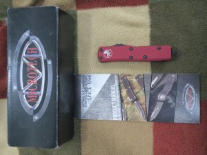 Microtech UTX-85 D/E OTF Auto Knife Red (3.125" Black) 232-1RD