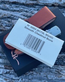 CASE XX ** SMOOTH CHESTNUT BONE BG 42 SLIMLOCK W/LEATHER SHEATH