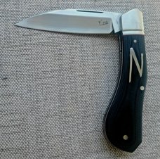 K'roo El Zorro Slipjoint...Black Micarta.."Z" white shield...fluted bolsters..Coa & Slip..4 clsd