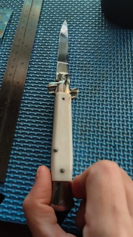 Broken switchblade Broken switchblade