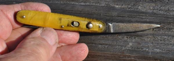 Remington Schrade Press Button R8055 Not Working Translucent Yellow All Parts Present Good Project!