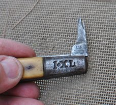 IXL Smooth Bone All Iron Hardware 3 3/8" Closed Itty Bitty Blade Great Snap Ditto  Master Sits Deep