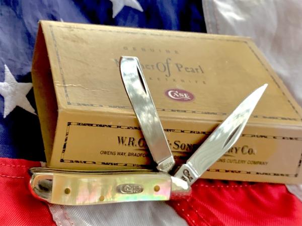 RARE Case xx 1990s Peanut Knife (MDL# 8220 1/2 SS) w/ Gold Lip Pearl Handles -NOS in Mint Condition RARE Case xx 1990s Peanut Knife (MDL# 8220 1/2 SS) w/ Gold Lip Pearl Handles -NOS in Mint Condition