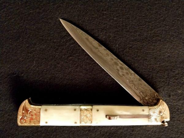 13" Double Eagle Picklock Switchblade. Damascus Blade and Giraffe Bone handles. 13" Double Eagle Picklock Switchblade. Damascus Blade and Giraffe Bone handles.