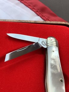 Robeson (by Queen) “Crown Jewel” Balloon Whittler w/ Fiery Mother of Pearl Handles -NOS & MINT