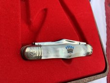 Robeson (by Queen) “Crown Jewel” Balloon Whittler w/ Fiery Mother of Pearl Handles -NOS & MINT