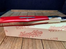 Robeson ShurEdge by Queen Demonstrator Coke Bottle Hunter Strawberry Red Smooth Bone 2002