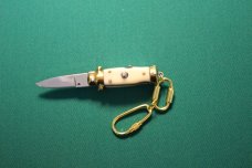 Miniture switchblade only 2 1/4" Closed / with case