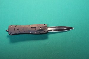 Light Weight OTF - 5" closed with a 3 3/4" Blade - 3.1 oz in weight