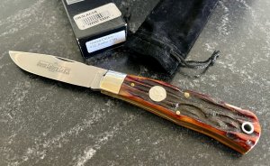 Queen Cutlery 3L Mountain Man Lockback Knife, (ACSB) Amber Carved Stag Bone scales, Unused