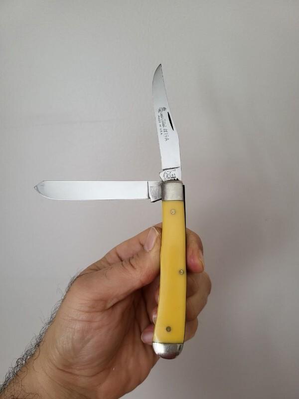 Rare Queen Steel Trapper #19A, Made in USA, Yellow Composite Handles, Q81